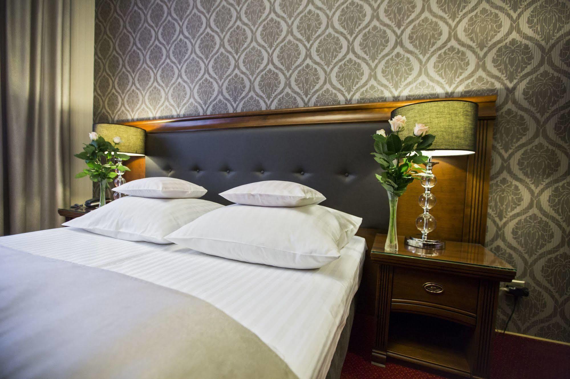 Hotel Europa Kaliszki Екстериор снимка